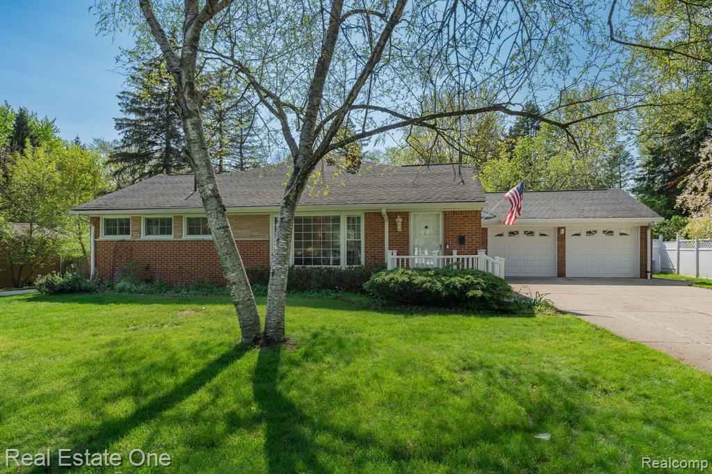 129 Texas Avenue Rochester Hills, MI 48309 - Photo 1 of 50