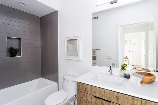 $6,699 | 1048 Joels Place, Los Angeles, CA 90012