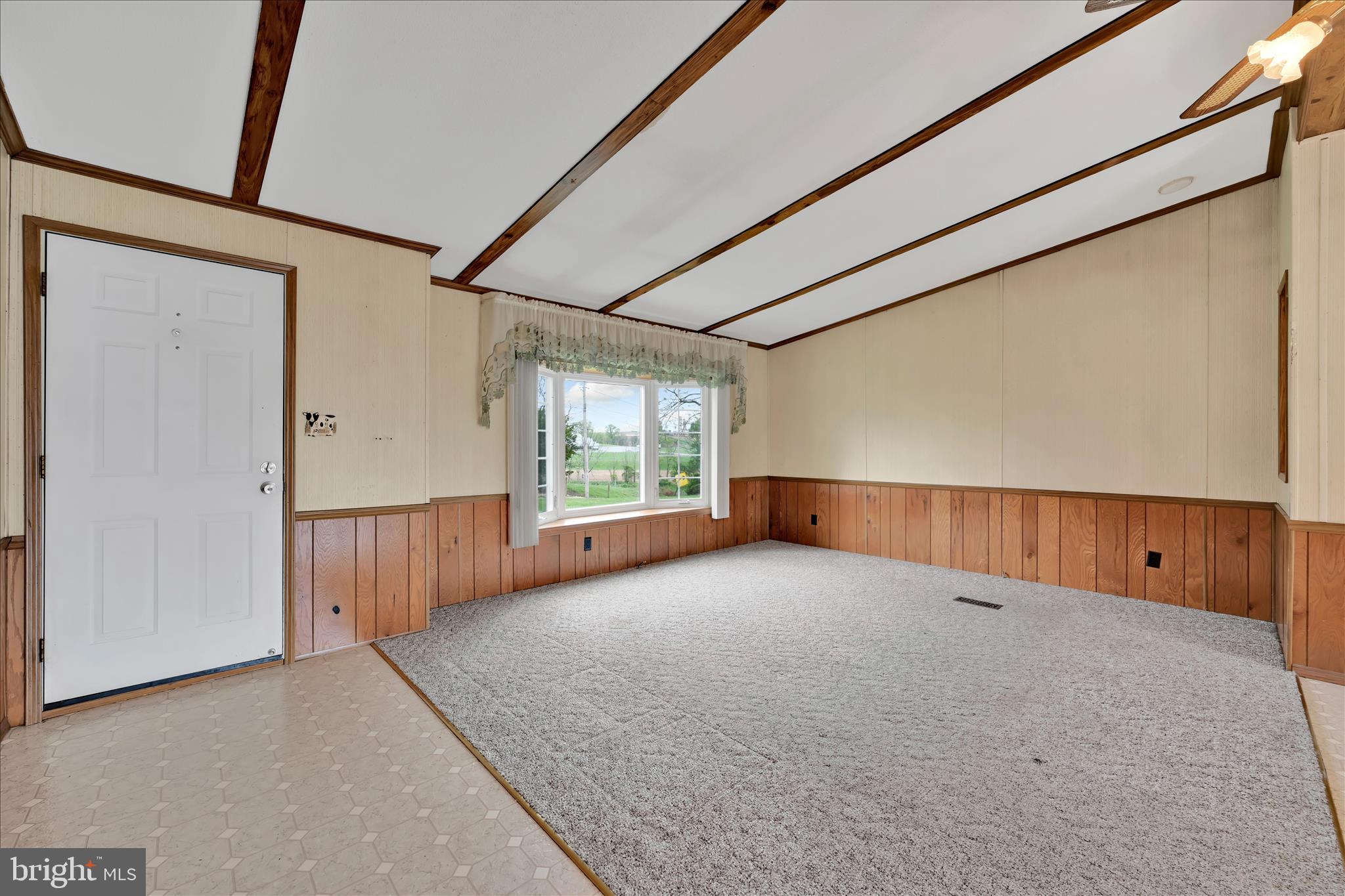 1076 Stouchsburg Road Richland, PA 17087 - Photo 16 of 45 Living Area