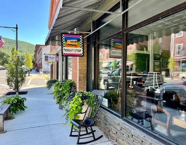 $395,000 | 10 Deerfield Avenue, Unit 2, Shelburne, MA 01370