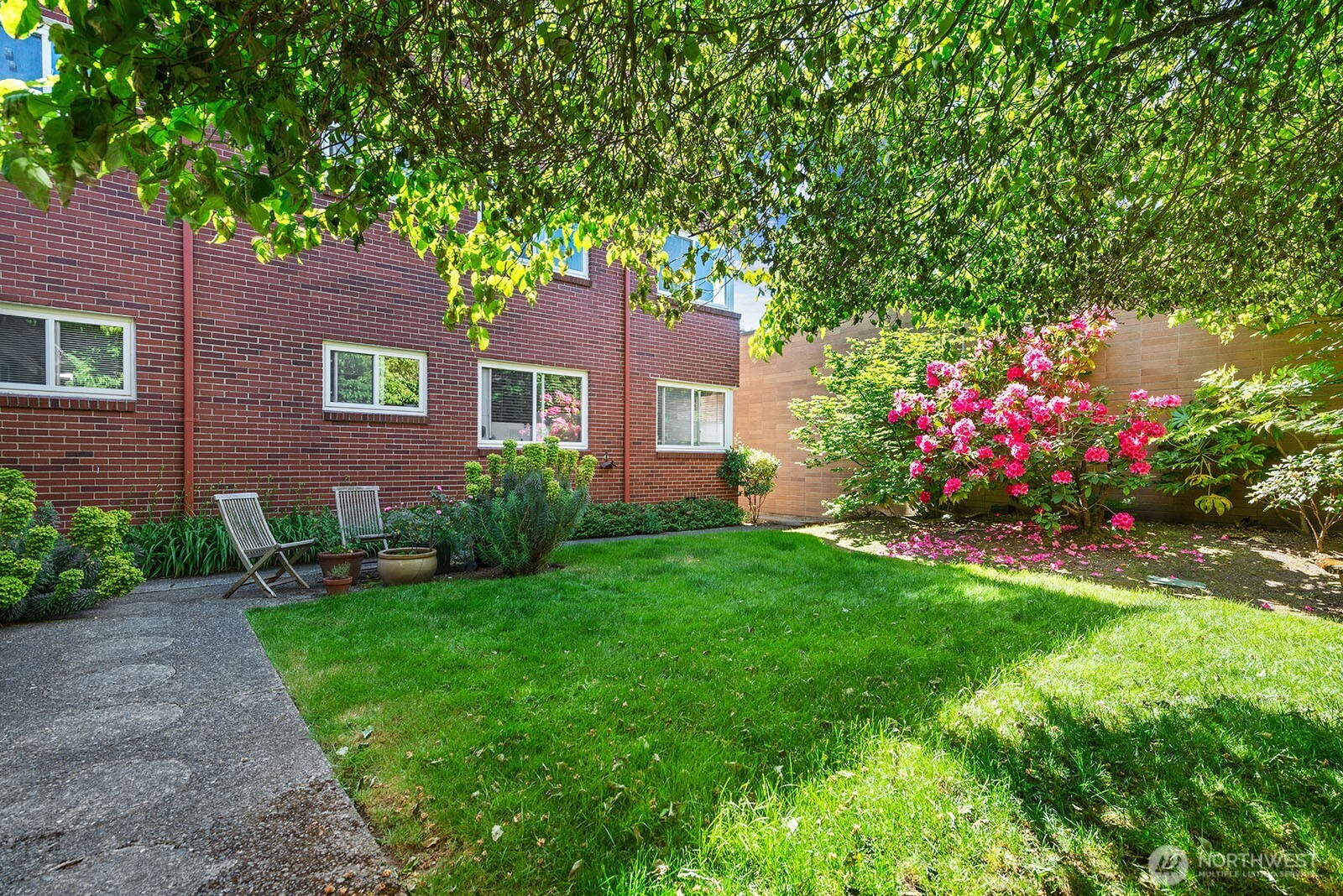 4407 Southwest Alaska Street, Unit 11 Seattle, WA 98116 - Photo 15 of 24 a front view of a house with a garden