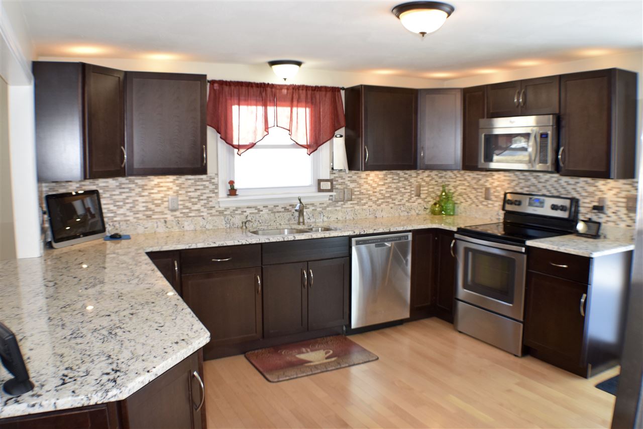141 Robinson Road Hudson, NH 03051 - Photo 2 of 40 Gallery Image 2
