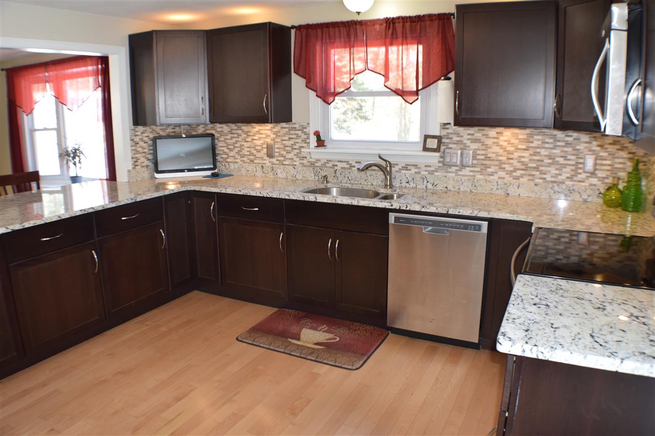 141 Robinson Road Hudson, NH 03051 - Photo 5 of 40 Gallery Image 5