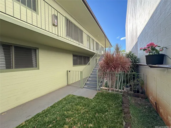 $1,950 | 1116 Isenberg Street, Honolulu, HI 96826