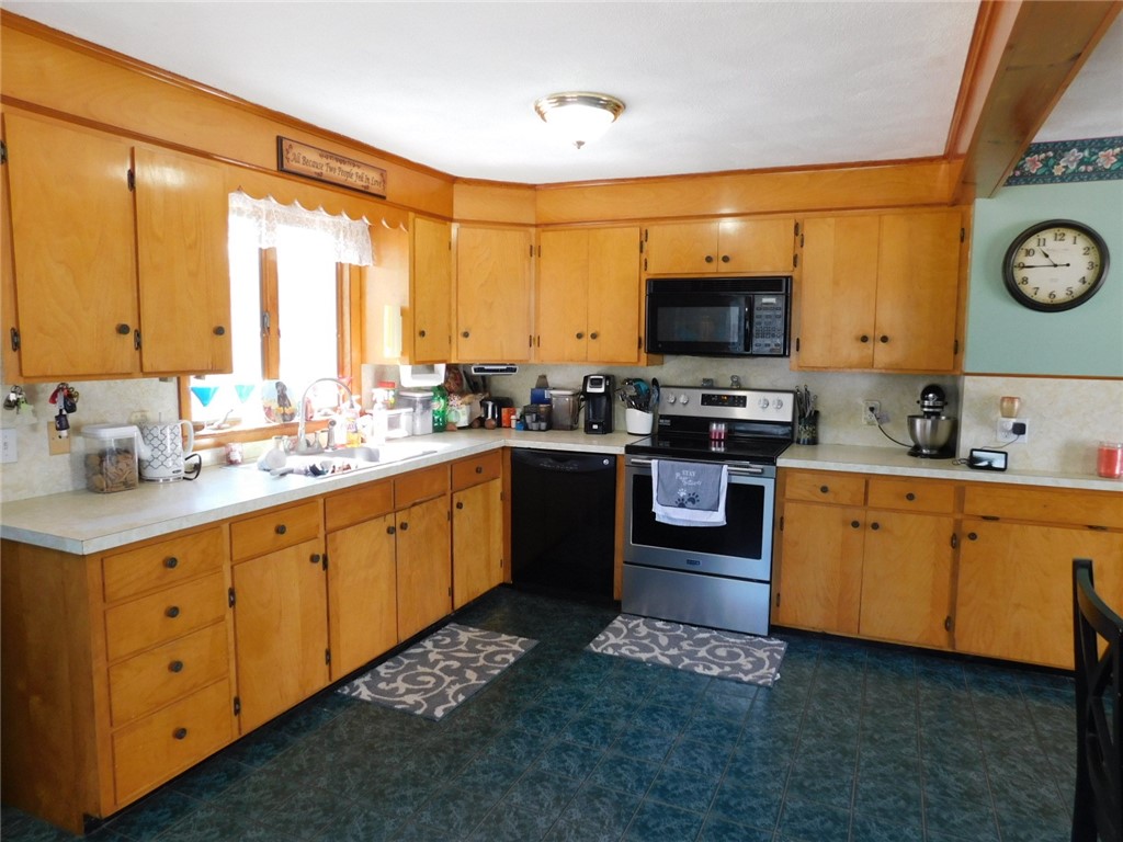 18 Chase Hill Road Hopkinton, RI 02804 - Photo 2 of 30 Gallery Image 2