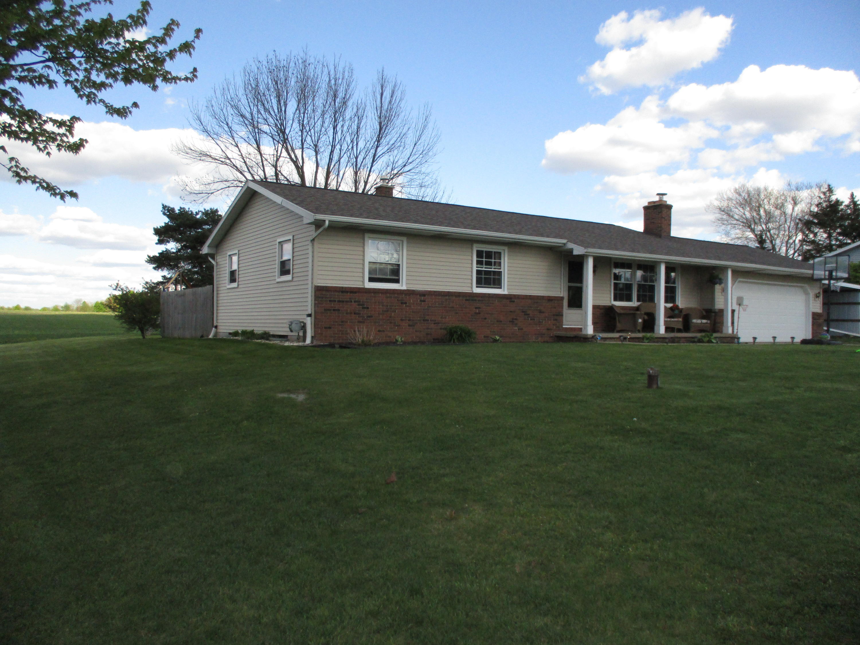 2289 South Cochran Road Charlotte, MI 48813 - Photo 2 of 27 IMG_0559