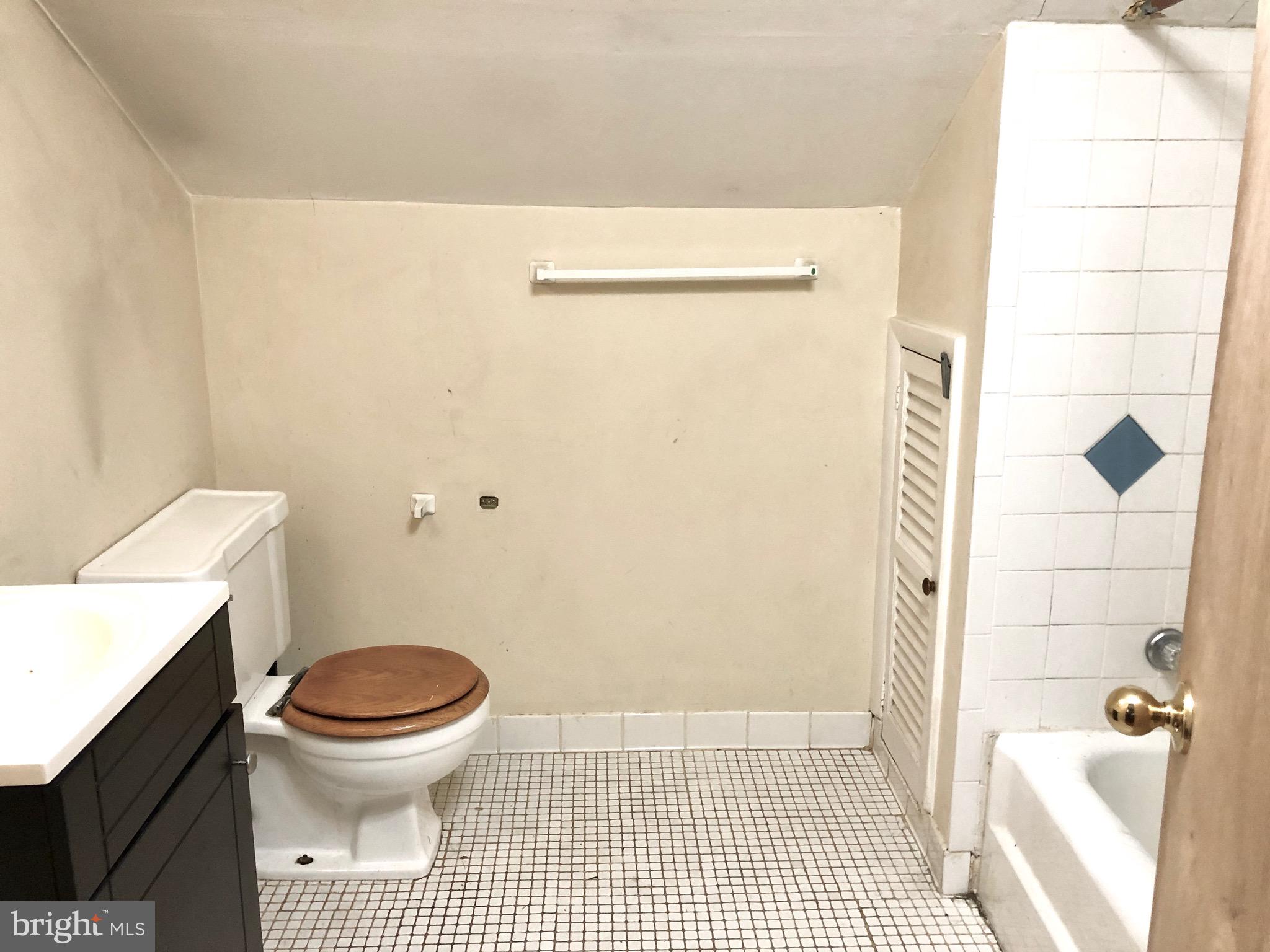 120 Riverside Road Edgewater, MD 21037 - Photo 16 of 29 Upstairs Full Bathroom