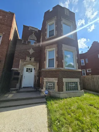 $2,100 | 1847 West Garfield Boulevard, Unit 1, Chicago, IL 60636