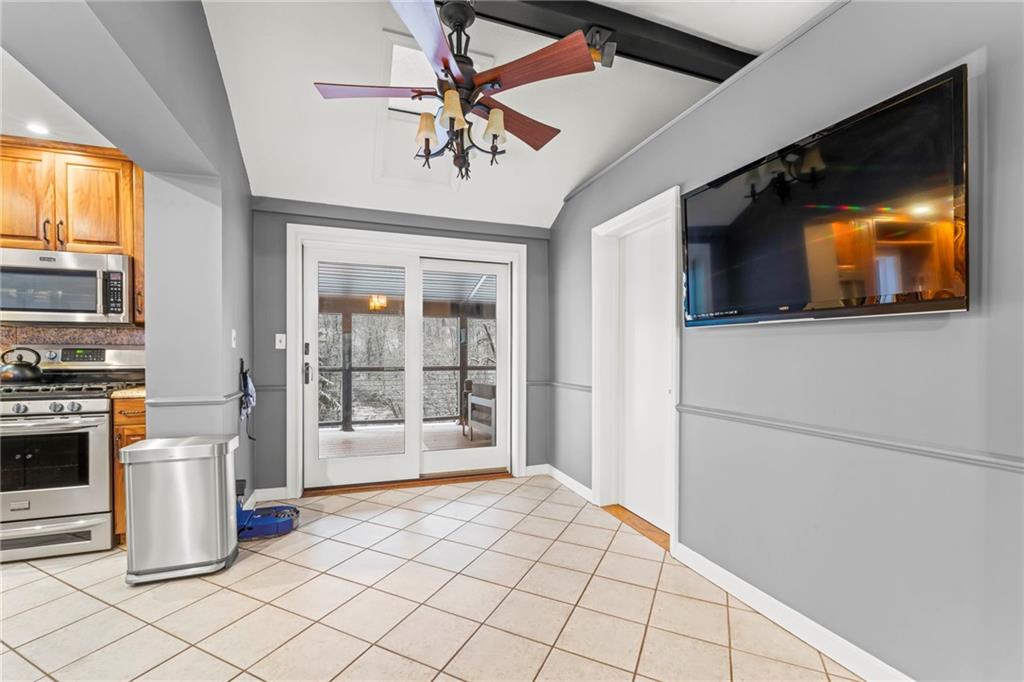 226 Brookwood Road Venetia, PA 15367 - Photo 11 of 39 Kitchen 226 Brookwood Road