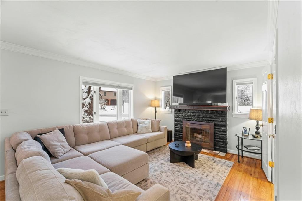 226 Brookwood Road Venetia, PA 15367 - Photo 2 of 39 Living Room 226 Brookwood Road