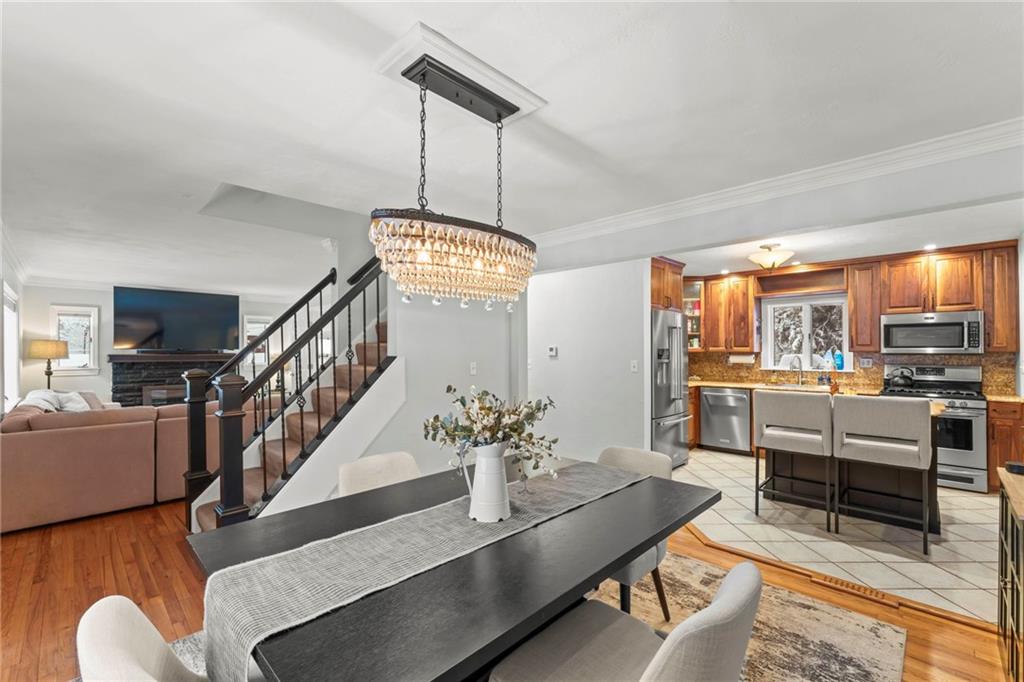 226 Brookwood Road Venetia, PA 15367 - Photo 4 of 39 Dining Room 226 Brookwood Road