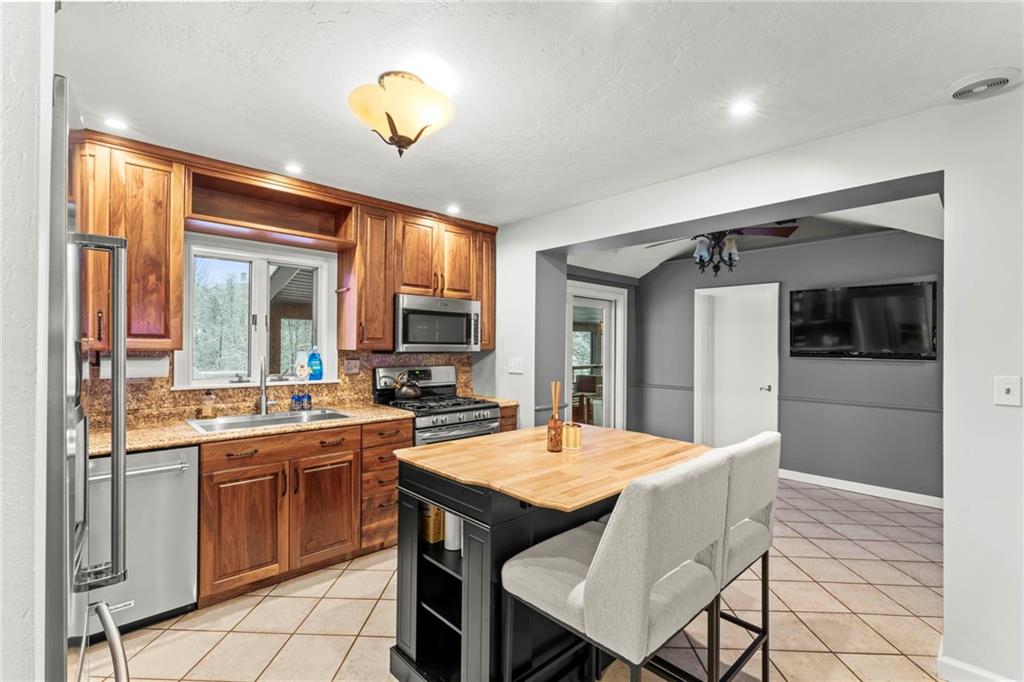 226 Brookwood Road Venetia, PA 15367 - Photo 9 of 39 Kitchen 226 Brookwood Road