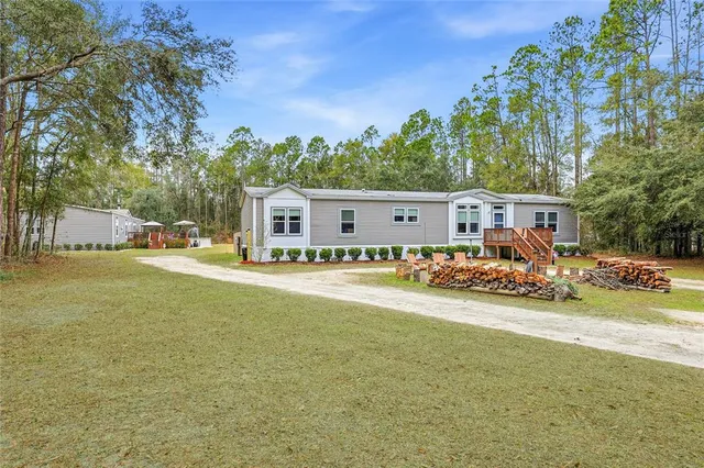 a view of livingroom with furniture and windows