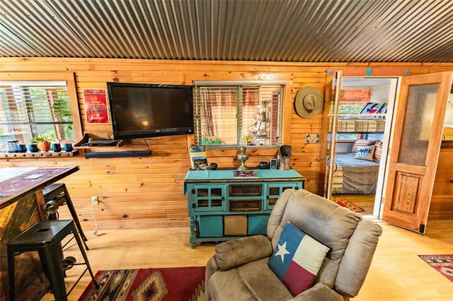 a view of livingroom with furniture