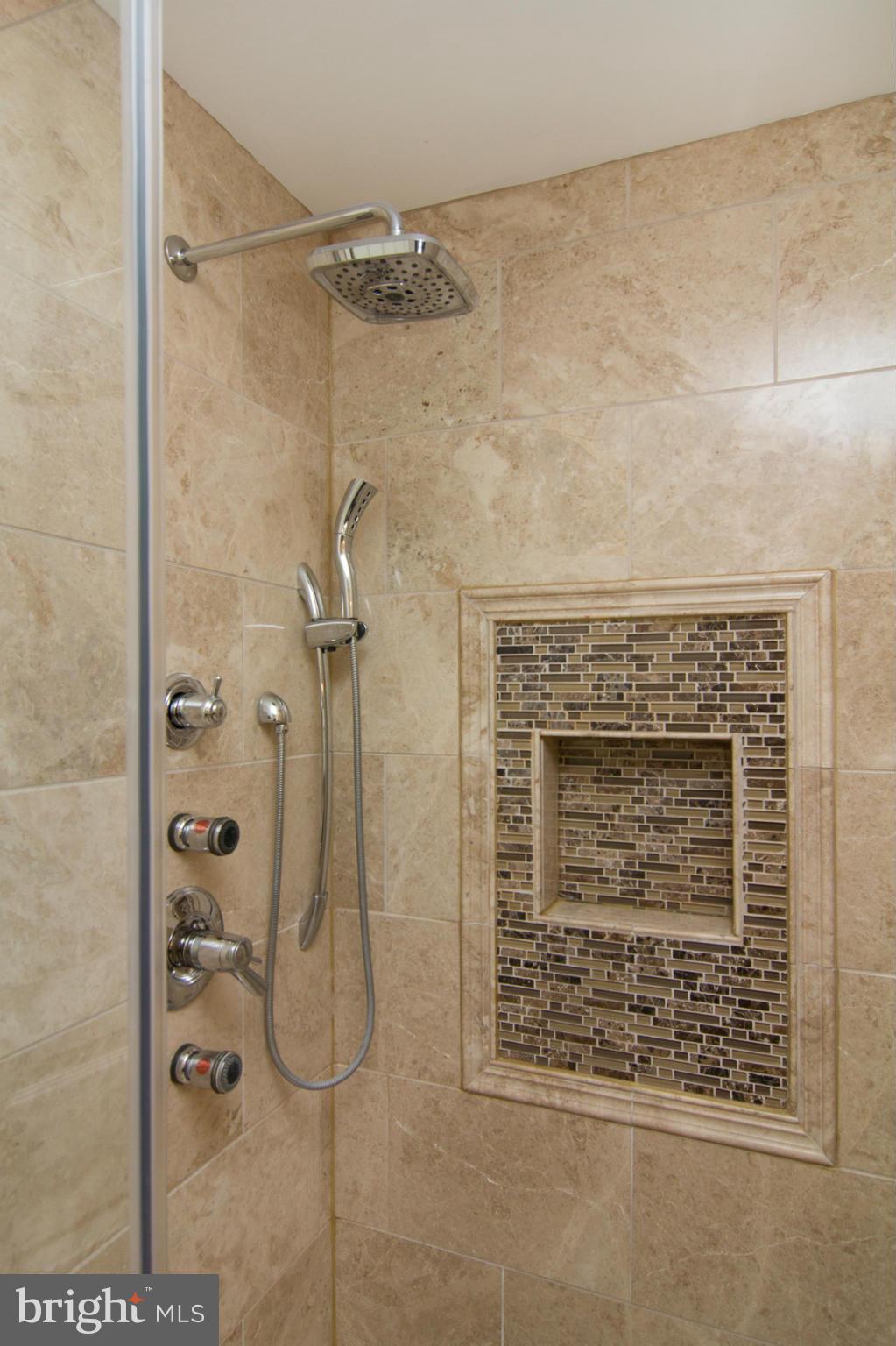 6312 Patuxent Quarter Road Hanover, MD 21076 - Photo 18 of 29 Master Bath - Gorgeous Marble Surround