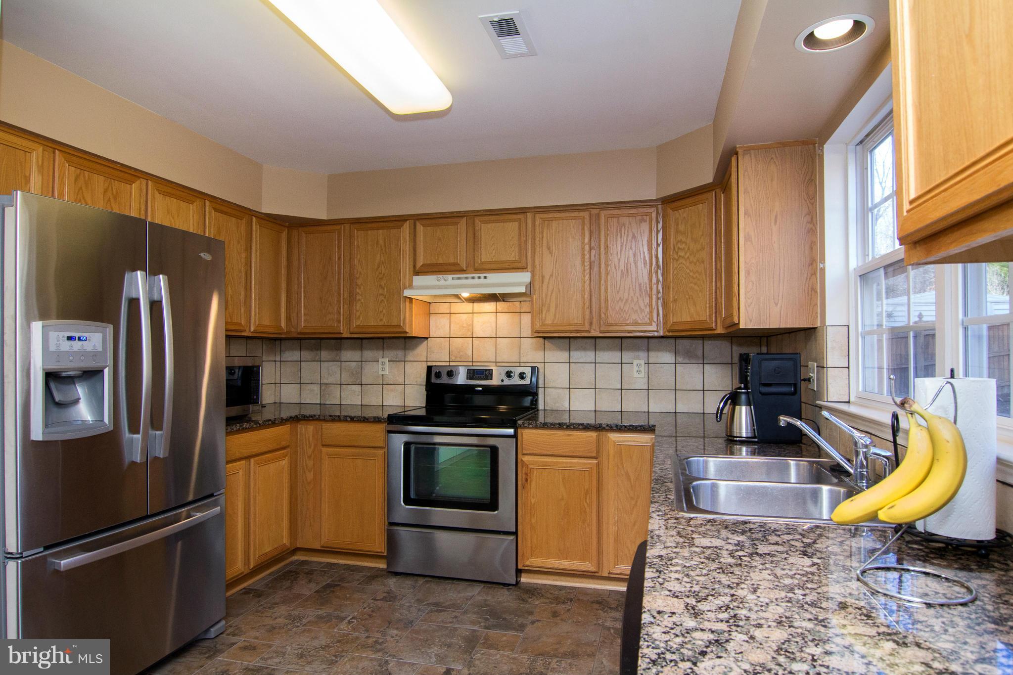 6312 Patuxent Quarter Road Hanover, MD 21076 - Photo 9 of 29 Beautiful Eat-In Kitchen w/Granite Countertops