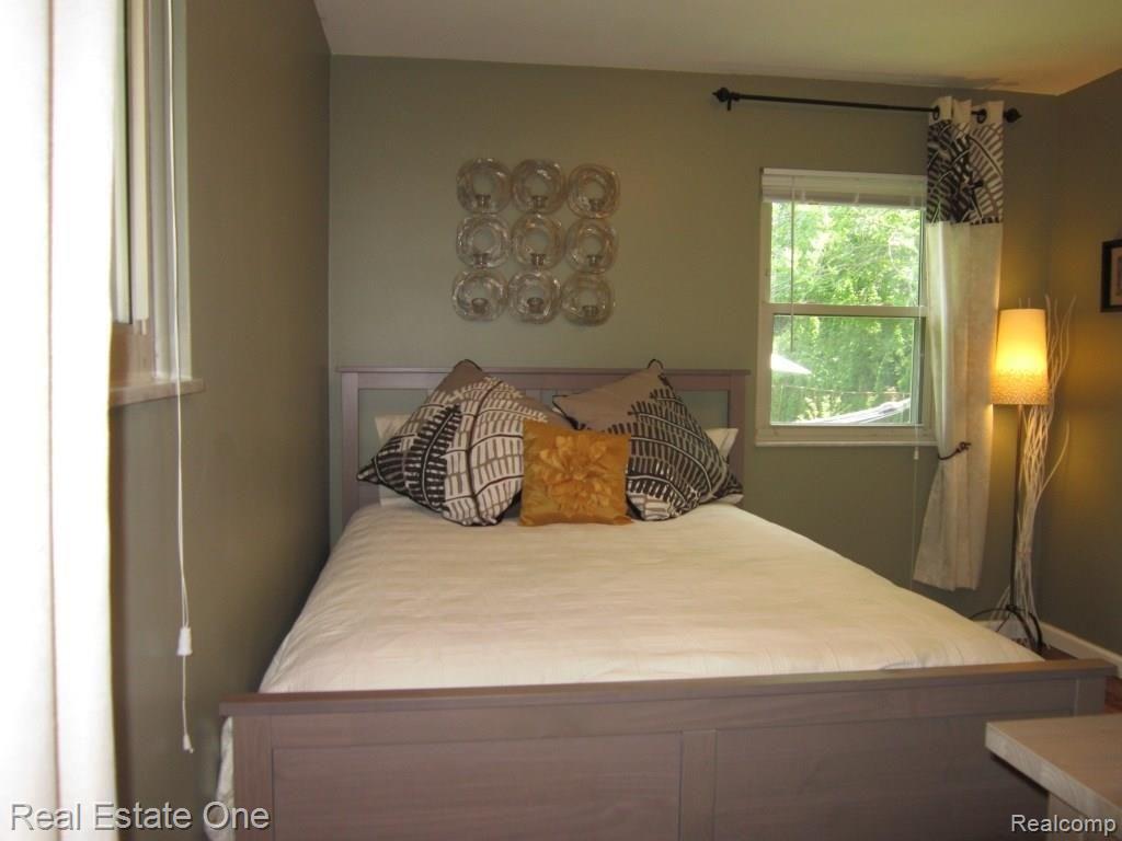 22804 Power Road Farmington, MI 48336 - Photo 18 of 35 master b.jpg