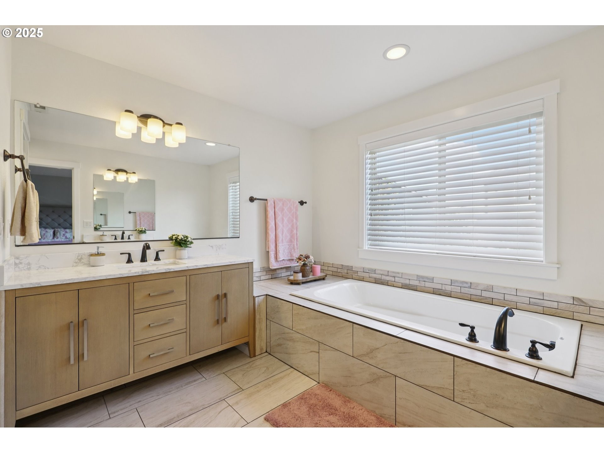 3520 North 6th Circle Ridgefield, WA 98642 - Photo 22 of 27 a bathroom with a sink and a bathtub