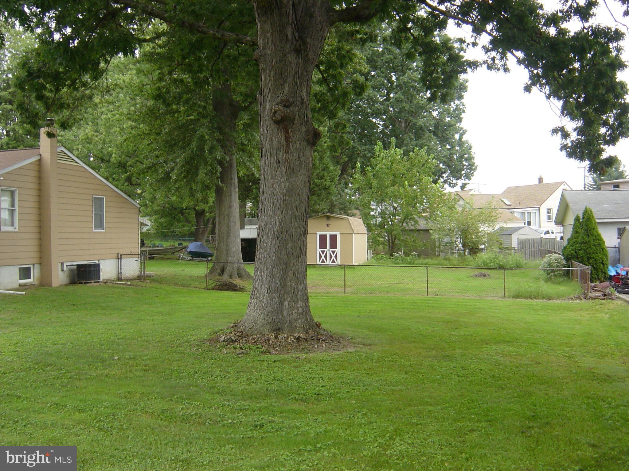 50 x 150 level lot on dead end street