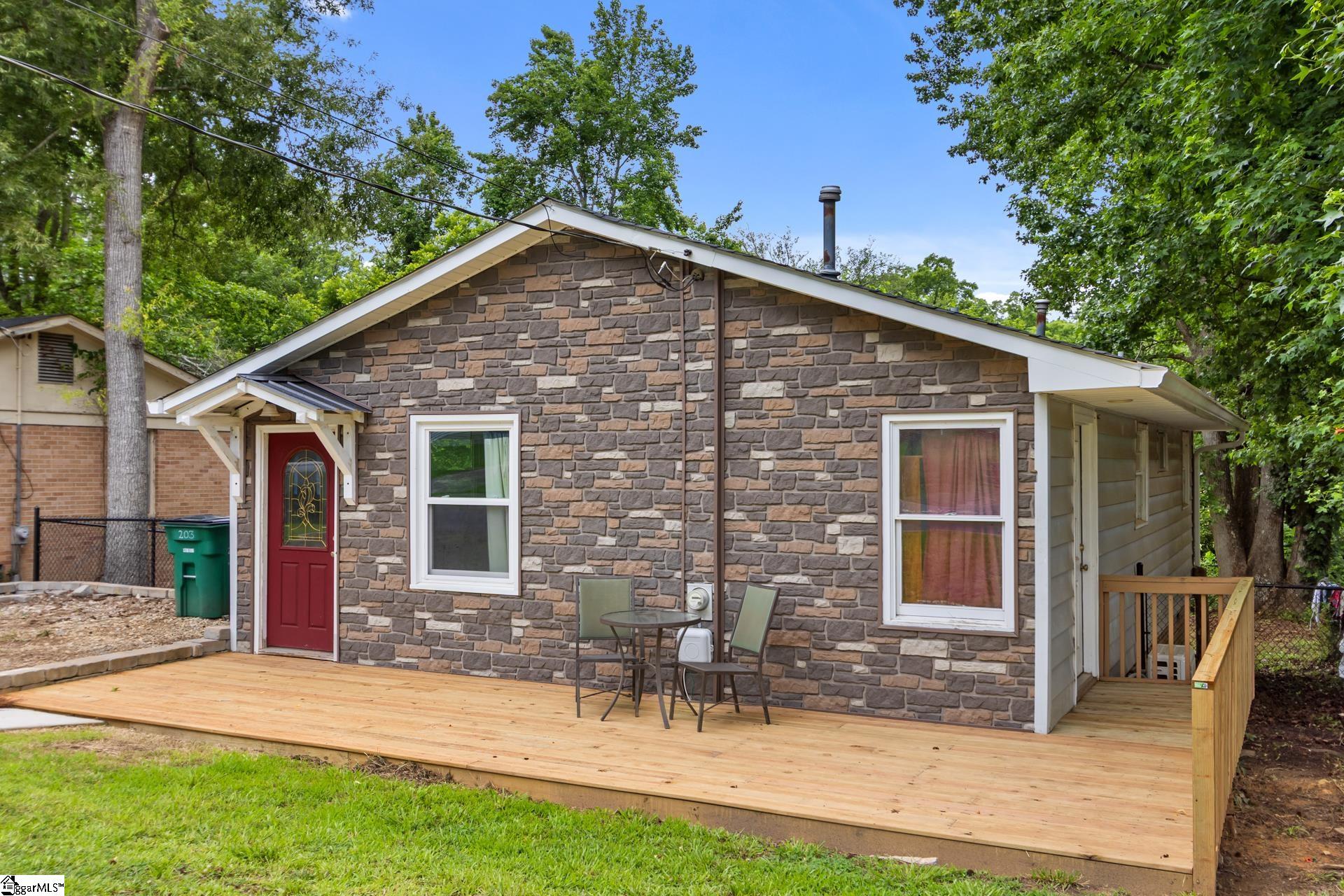 203 Shands Street Clinton, SC 29325 - Photo 2 of 28