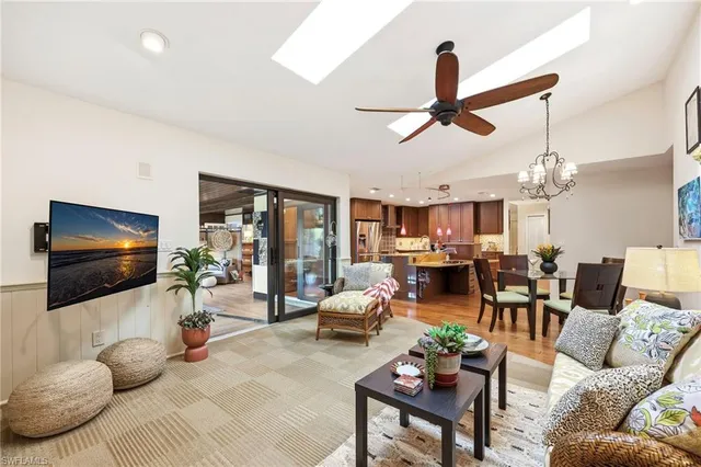 $1,200,000 | 2274 Queens Way, Naples, FL 34112