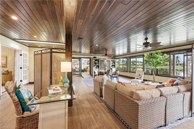 $1,200,000 | 2274 Queens Way, Naples, FL 34112