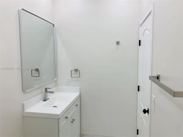 $2,400 | 7050 Northwest 177th Street, Unit 20311, Hialeah, FL 33015
