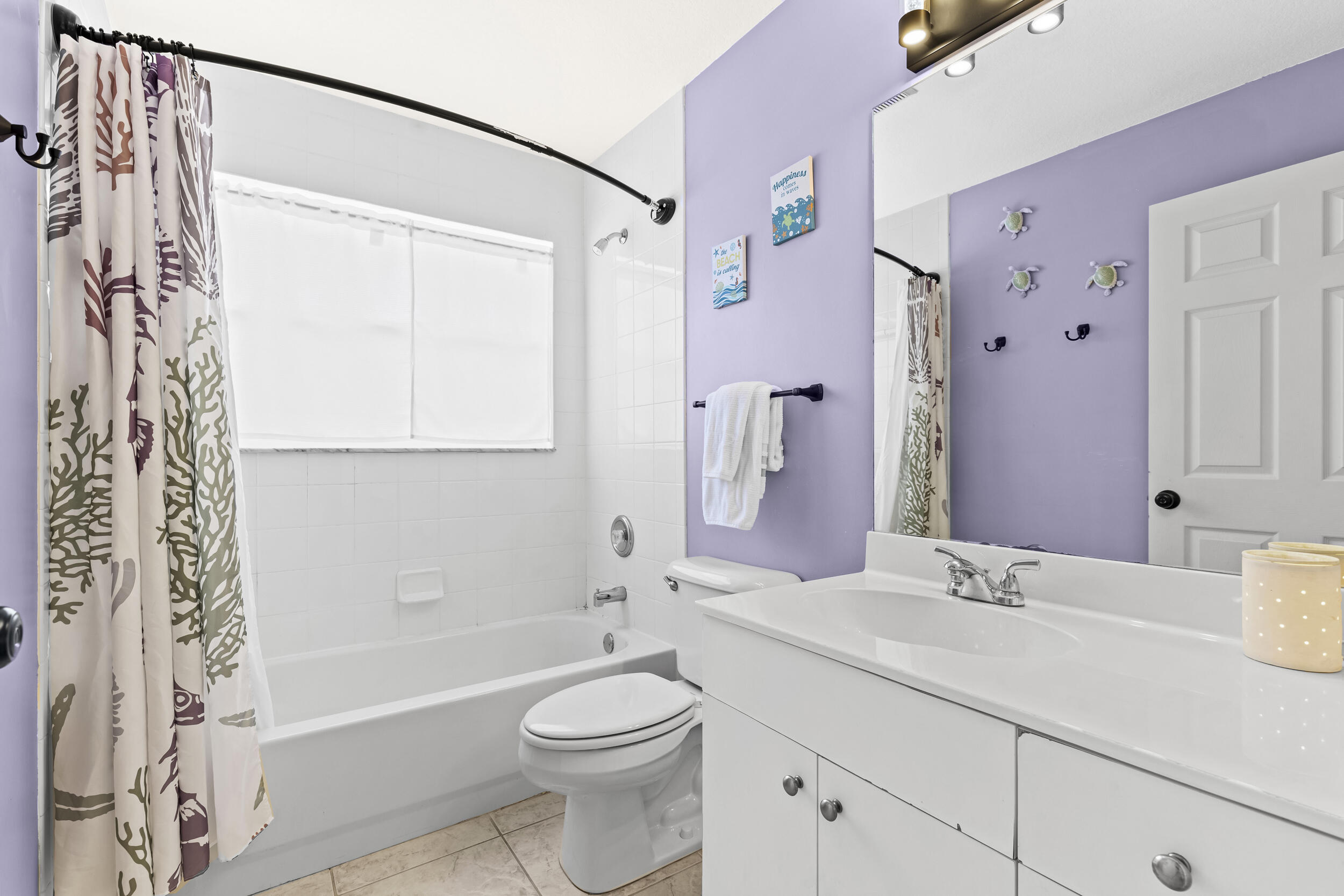 2829 Southwest Montego Terrace Stuart, FL 34997 - Photo 16 of 21 Guest Bath