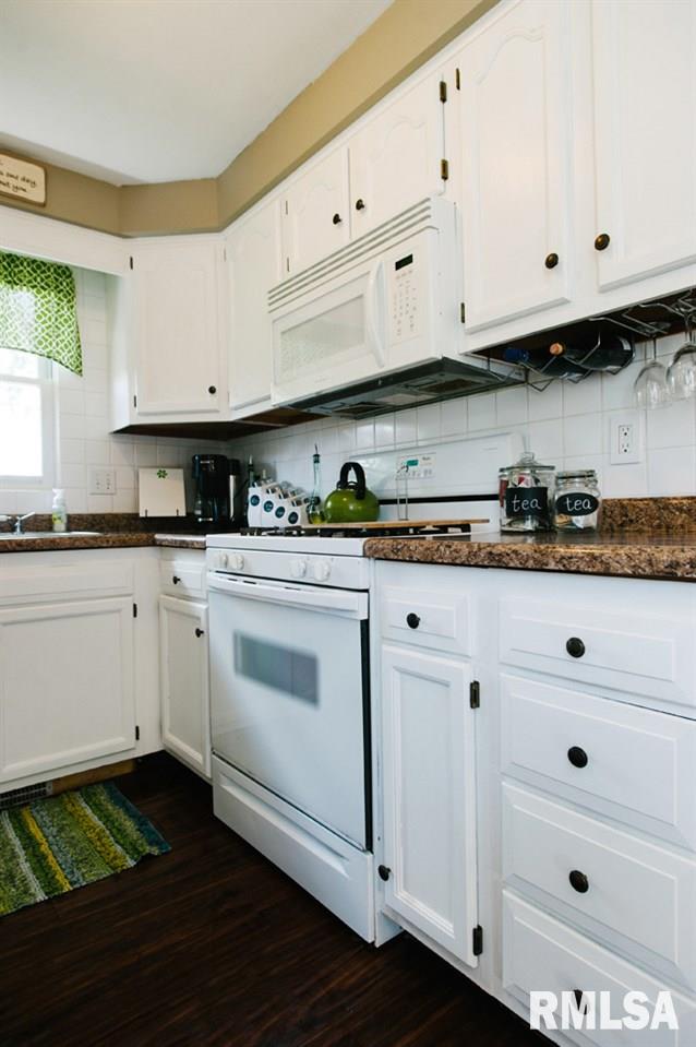 708 Westgate Road Washington, IL 61571 - Photo 4 of 25 Gallery Image 4