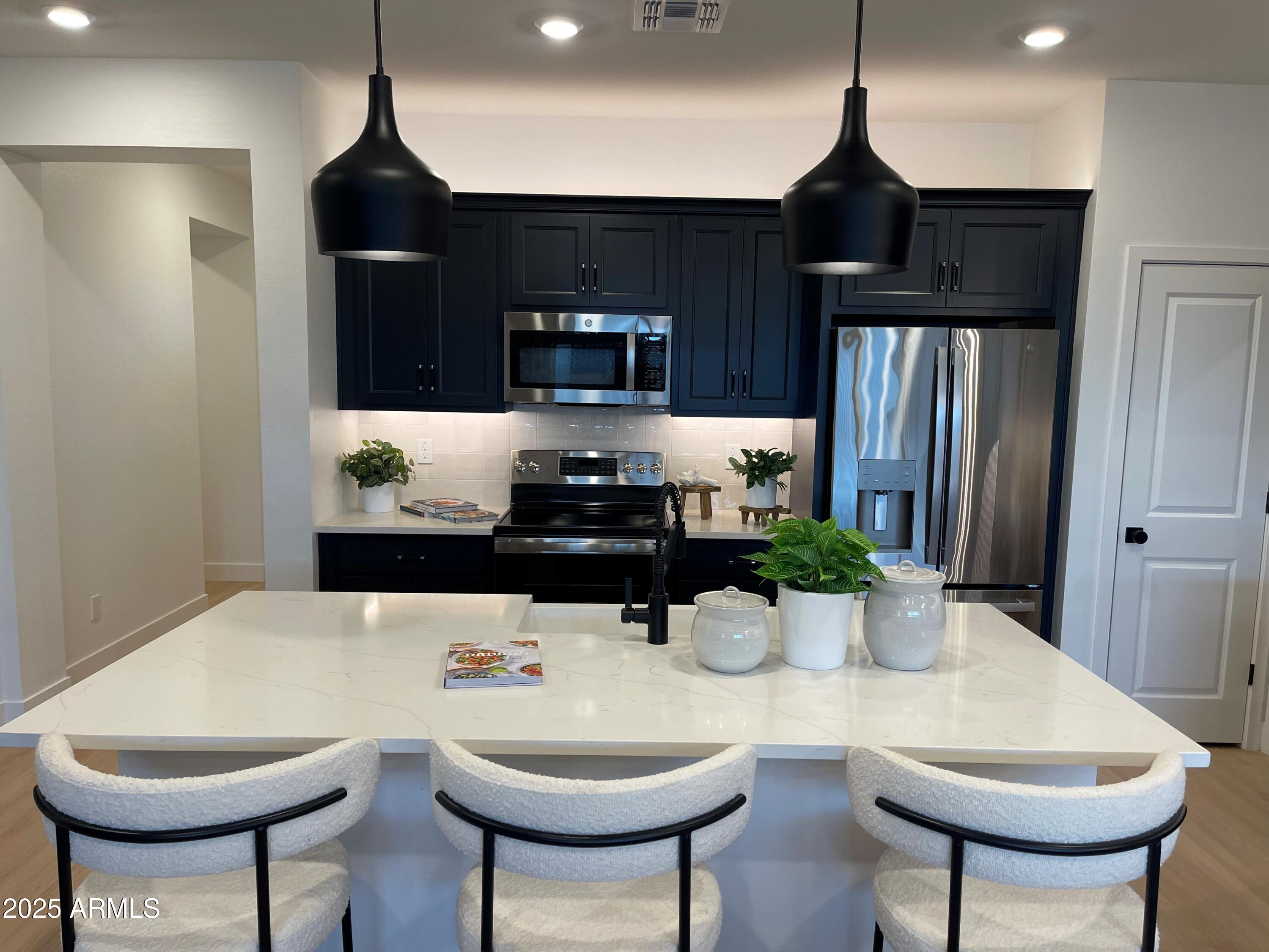 9976 West Cheery Lynn Road Avondale, AZ 85392 - Photo 3 of 25 Handley Kitchen b