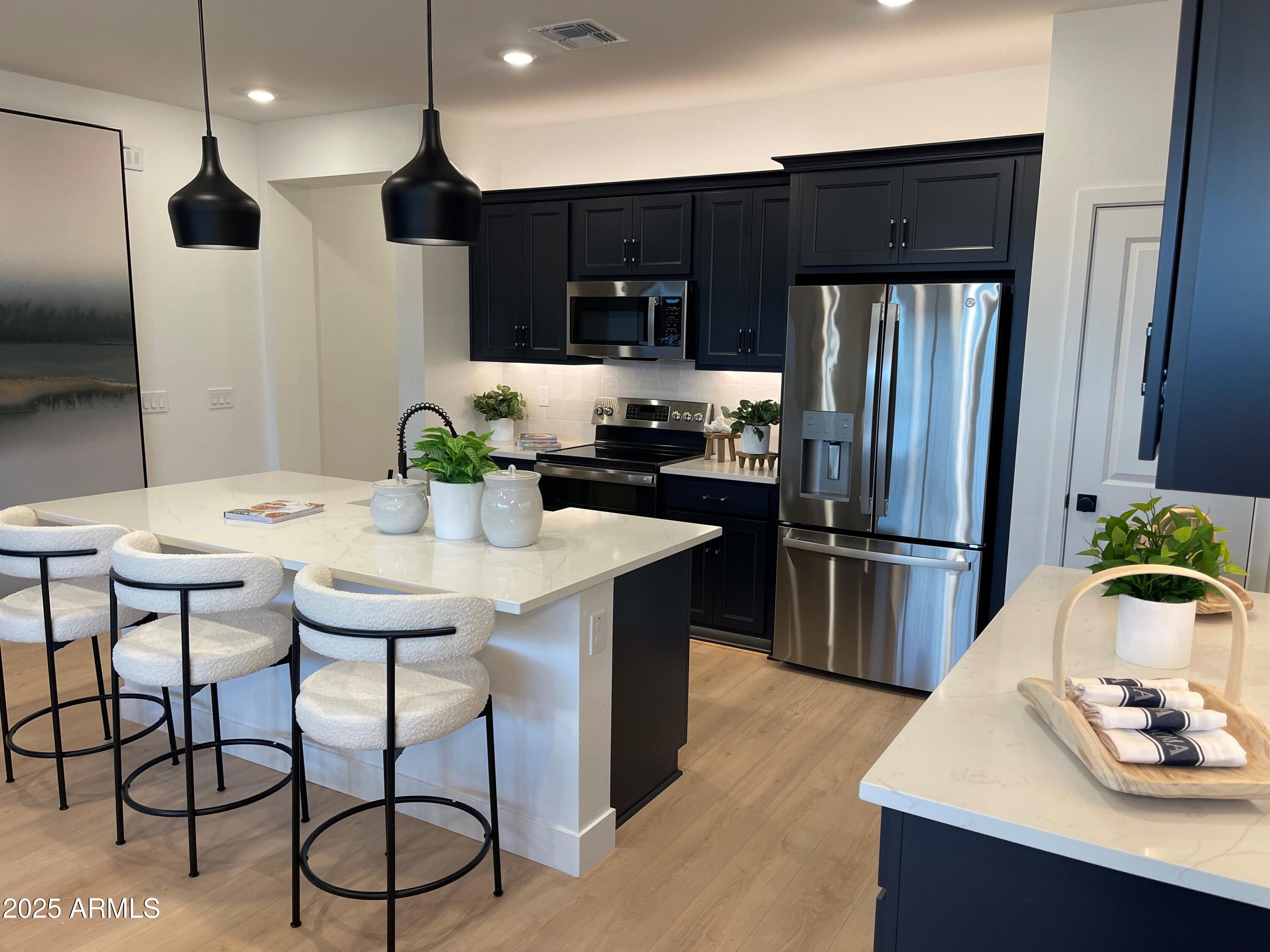 9976 West Cheery Lynn Road Avondale, AZ 85392 - Photo 4 of 25 Handley Kitchen C