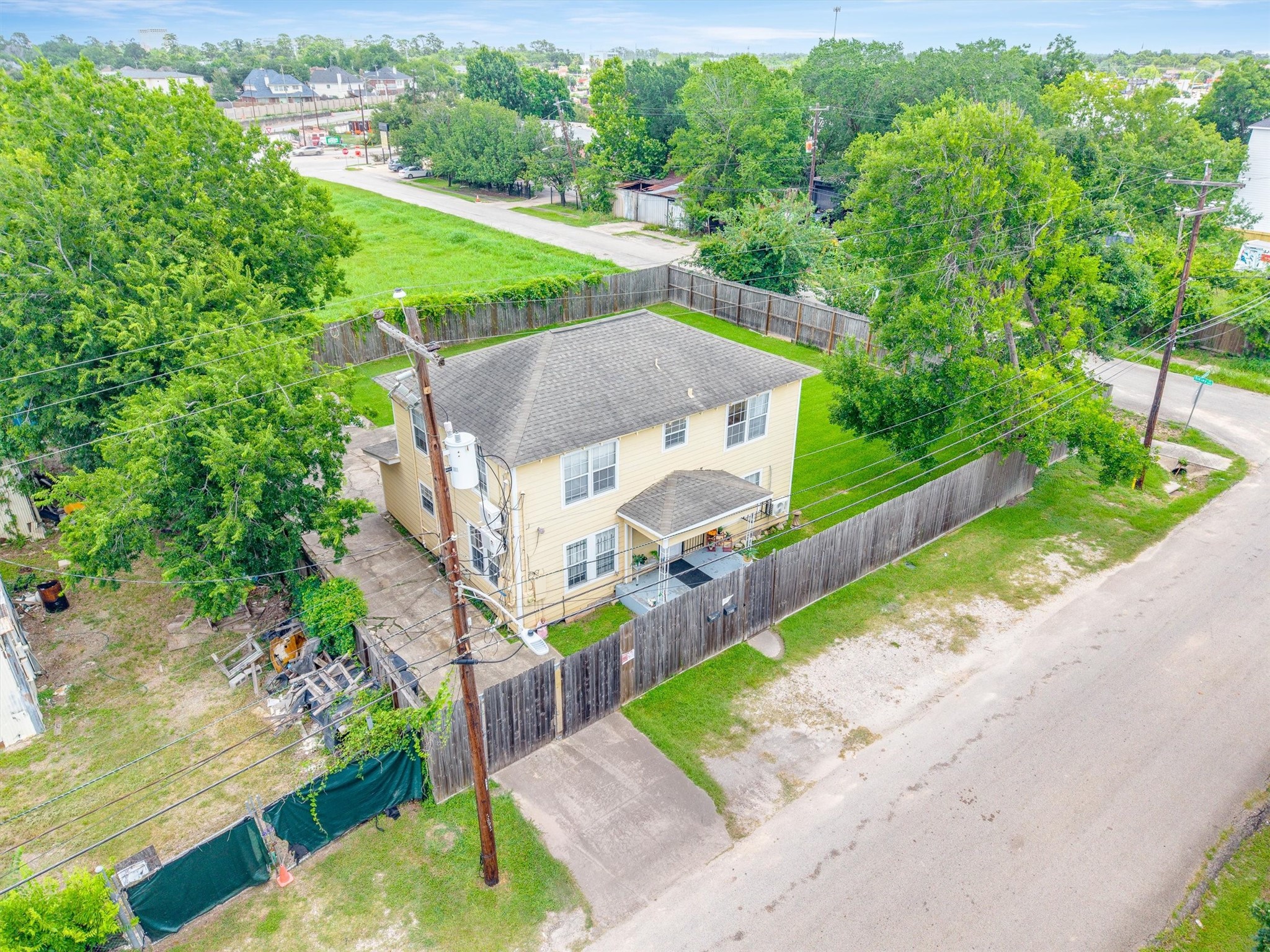 4233 Du Pont Street Houston, TX 77021 - Photo 1 of 14 Welcome to 4233 Dupont Street!