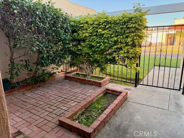17708 La Rosa Lane Fountain Valley, CA 92708 - Photo 4 of 4 Private Courtyard