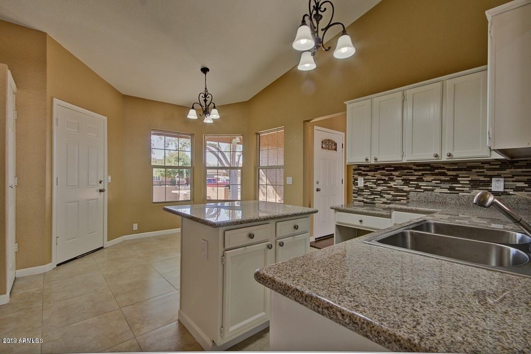 9012 West Granada Road Phoenix, AZ 85037 - Photo 9 of 36 Dine in Kitchen3