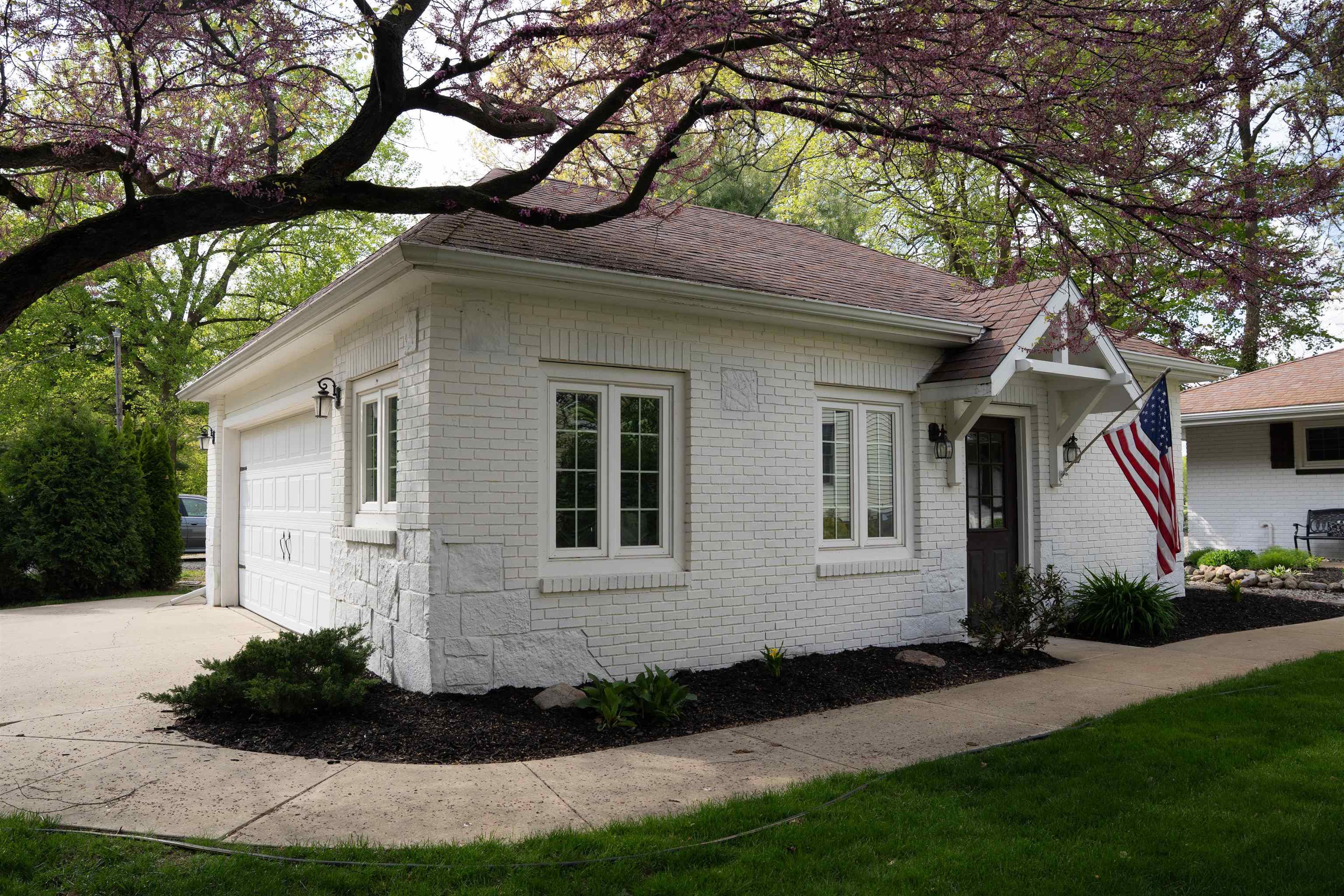 16540 Pretty Lake Road Plymouth, IN 46563 - Photo 2 of 36 Gallery Image 2