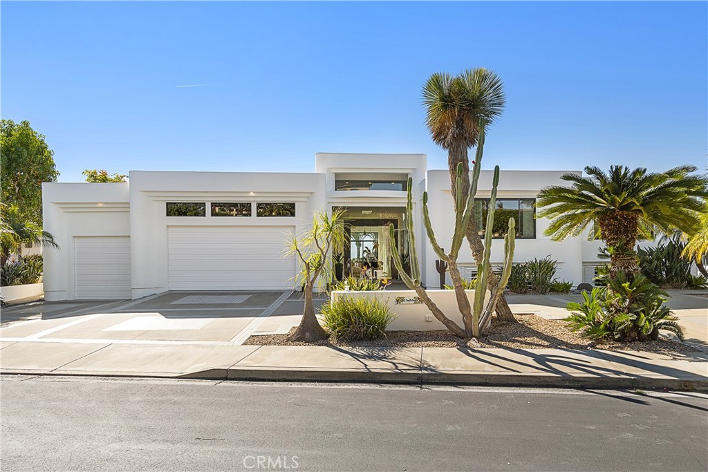 20 South Peak Laguna Niguel, CA 92677 - Photo 1 of 1 a view of a house with backyard and a tub