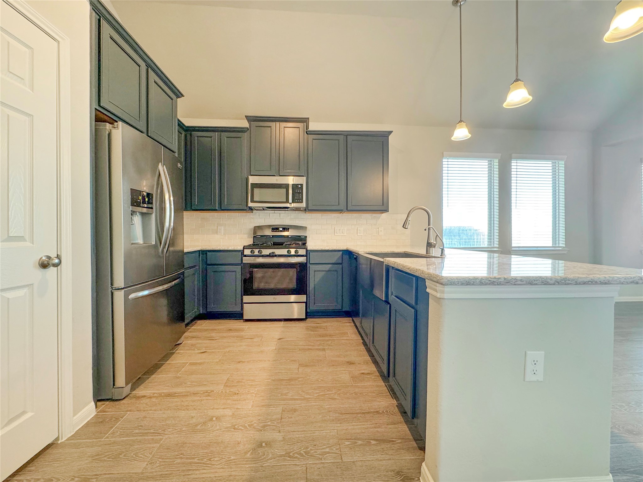 1707 Prairie Ridge Court Angleton, TX 77515 - Photo 2 of 39 Gallery Image 2