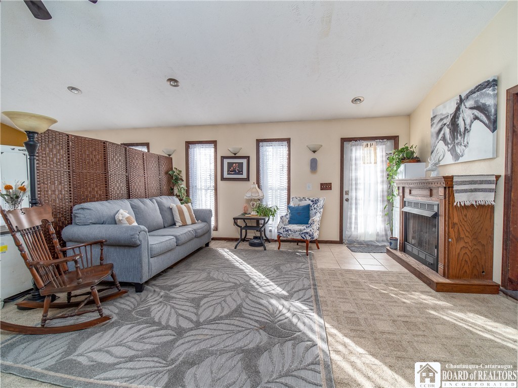 10391 West Side Hill Road Ripley, NY 14775 - Photo 30 of 49 Back apartment living room