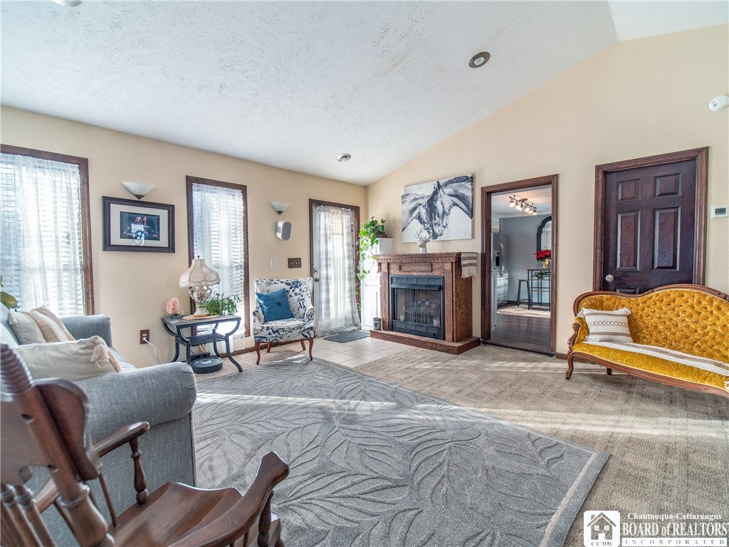 10391 West Side Hill Road Ripley, NY 14775 - Photo 31 of 49 Back apartment living room