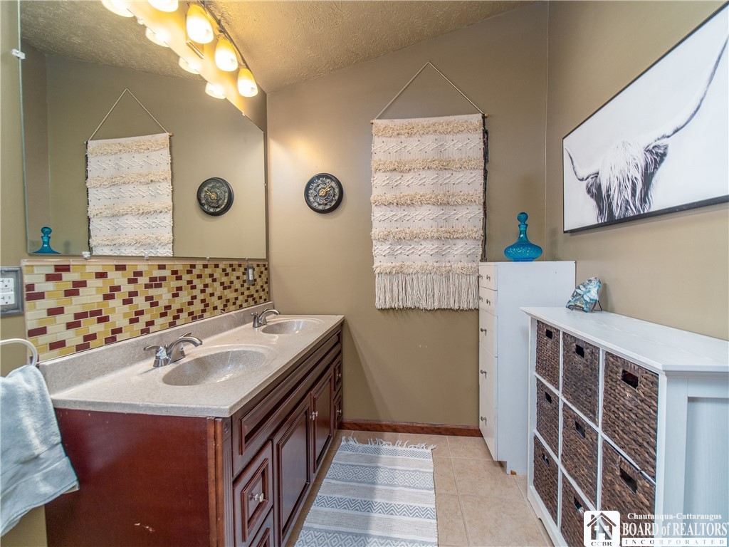 10391 West Side Hill Road Ripley, NY 14775 - Photo 38 of 49 Back apartment bathroom