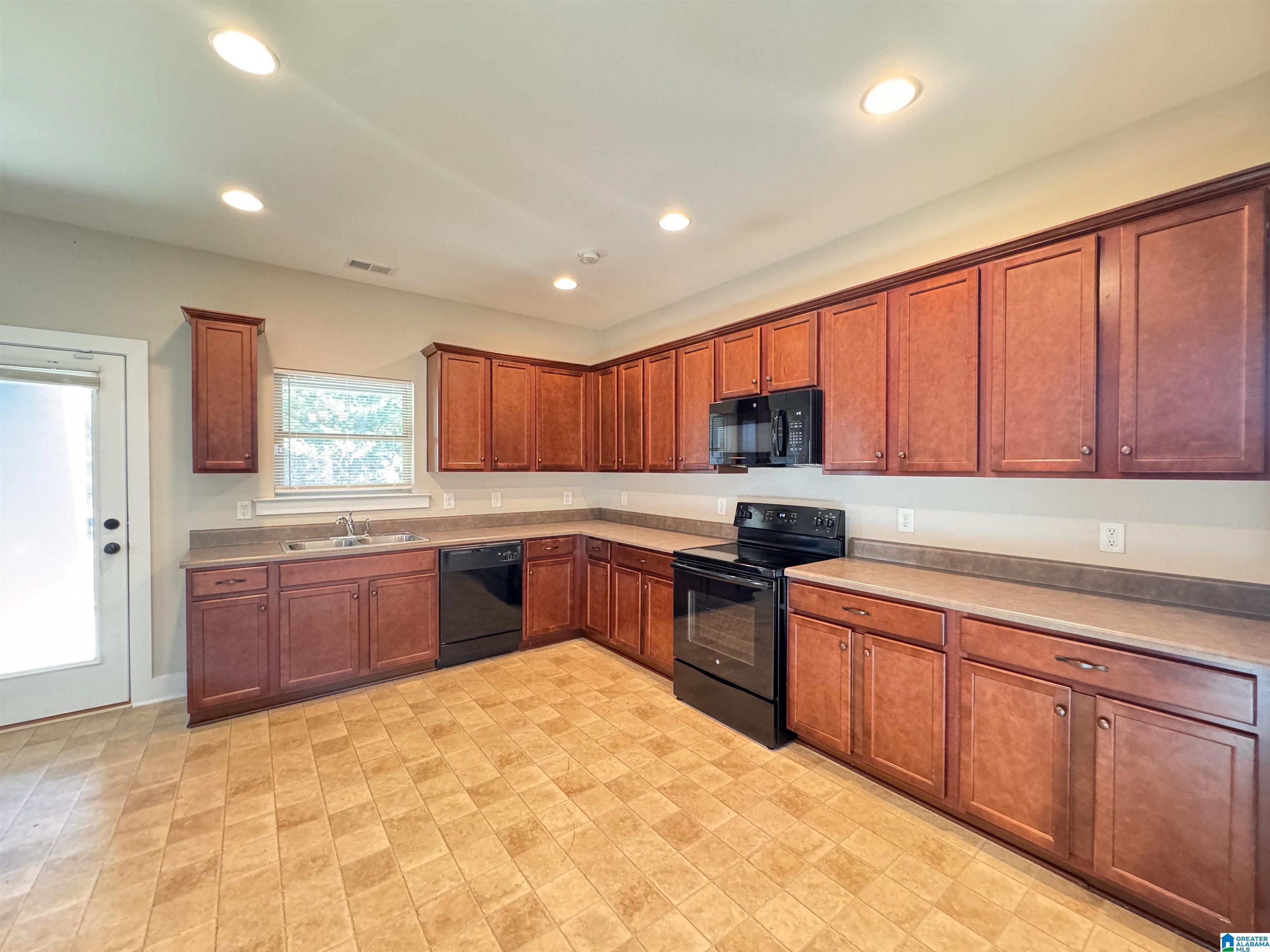 890 Maple Trace Odenville, AL 35120 - Photo 9 of 16