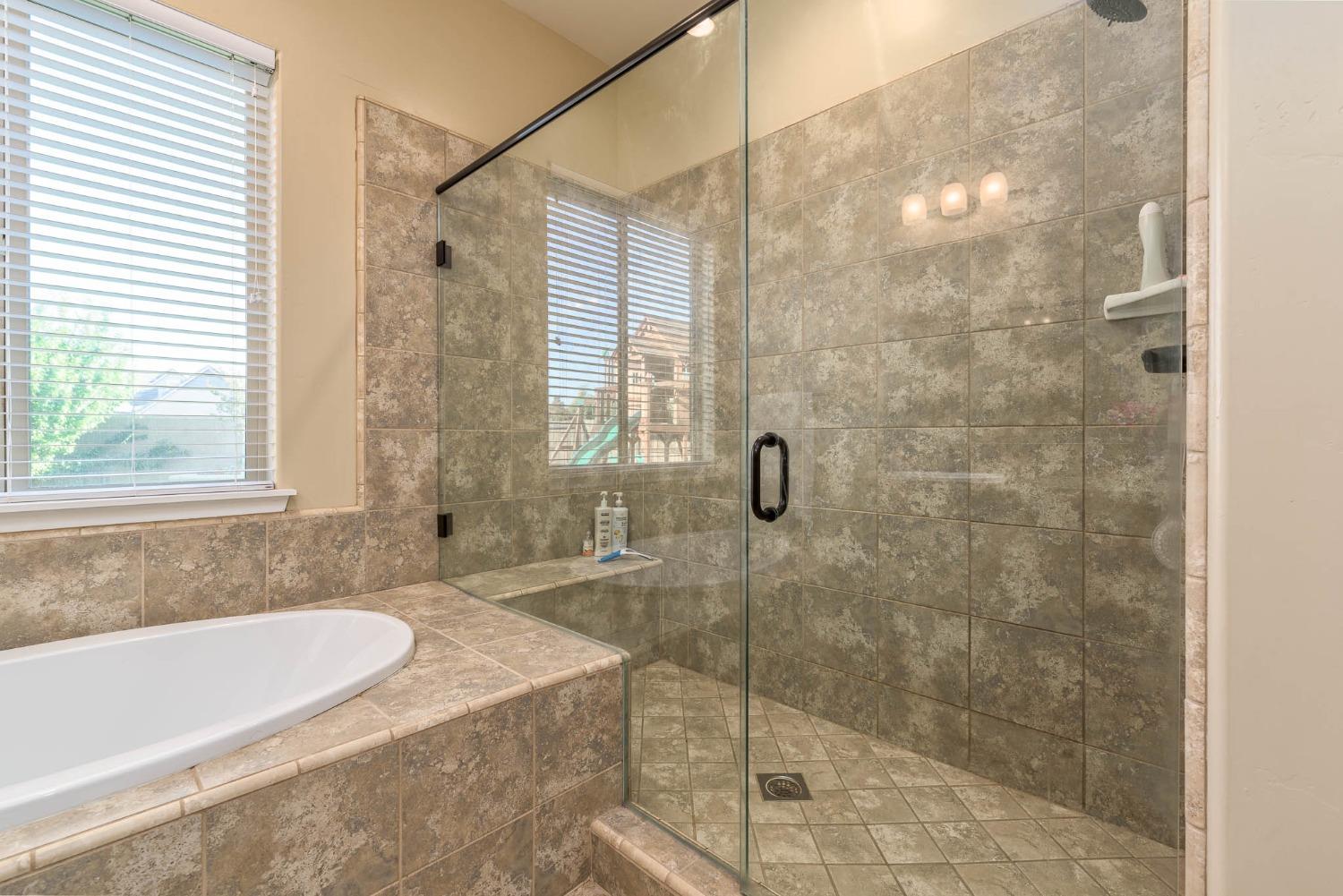 3230 Enterprise Avenue Clovis, CA 93619 - Photo 27 of 41 a bath tub sitting next to a shower