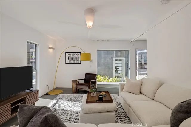 $39,500 | 27 Driftwood Street, Marina del Rey, CA 90292