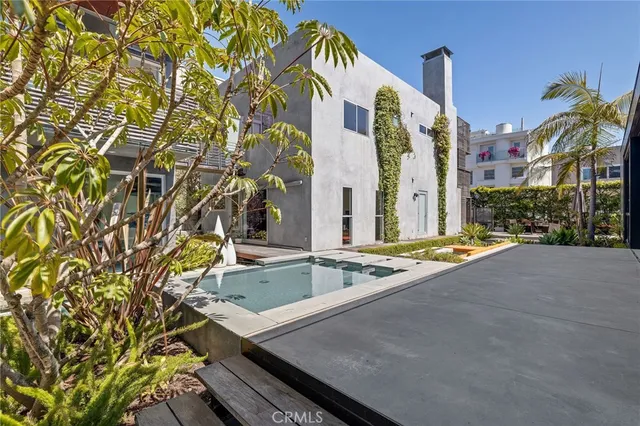 $39,500 | 27 Driftwood Street, Marina del Rey, CA 90292