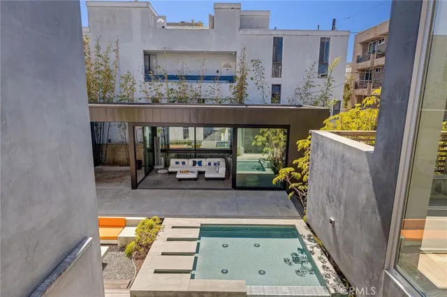 $39,500 | 27 Driftwood Street, Marina del Rey, CA 90292