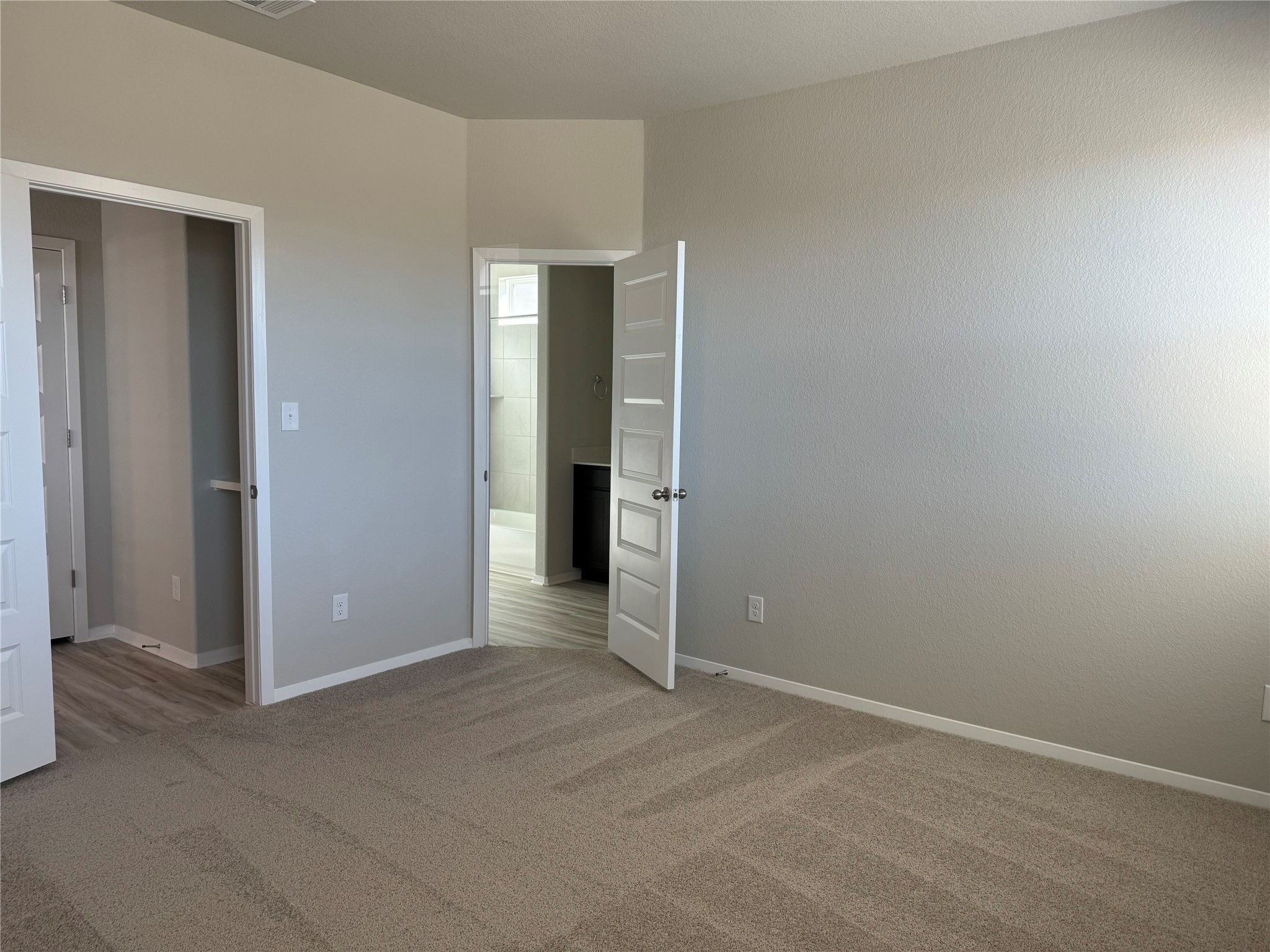 151 Bent Crk Lane Georgetown, TX 78628 - Photo 5 of 17 an empty room with closet and mirror
