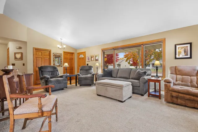 $479,900 | 1275 Carmen Court, De Pere, WI 54115