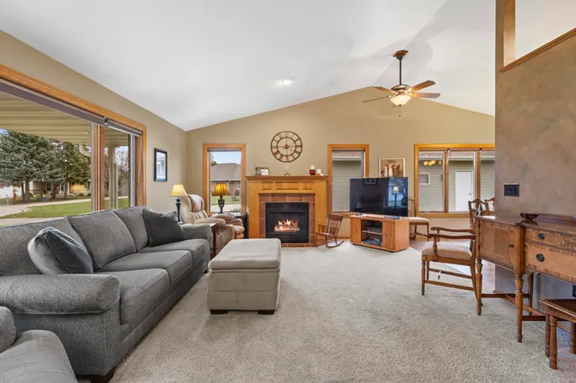 $479,900 | 1275 Carmen Court, De Pere, WI 54115