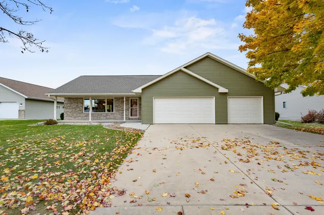 $479,900 | 1275 Carmen Court, De Pere, WI 54115