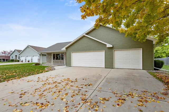 $479,900 | 1275 Carmen Court, De Pere, WI 54115